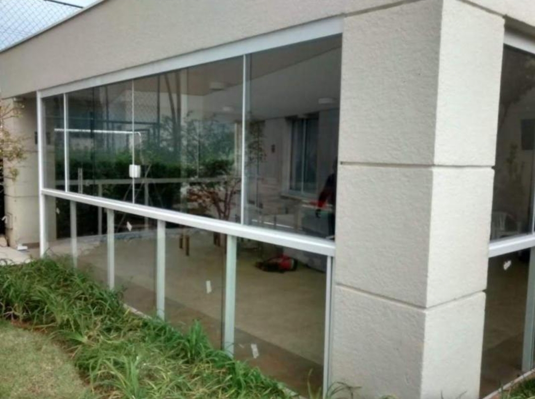 Área residencial fechada com vidro